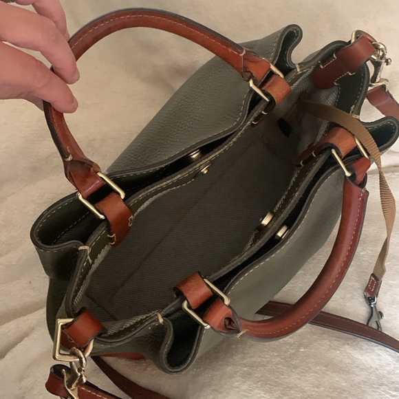 Dooney and Bourke elephant purse w/handles and crossbody adjustable strap - Picture 4 of 16